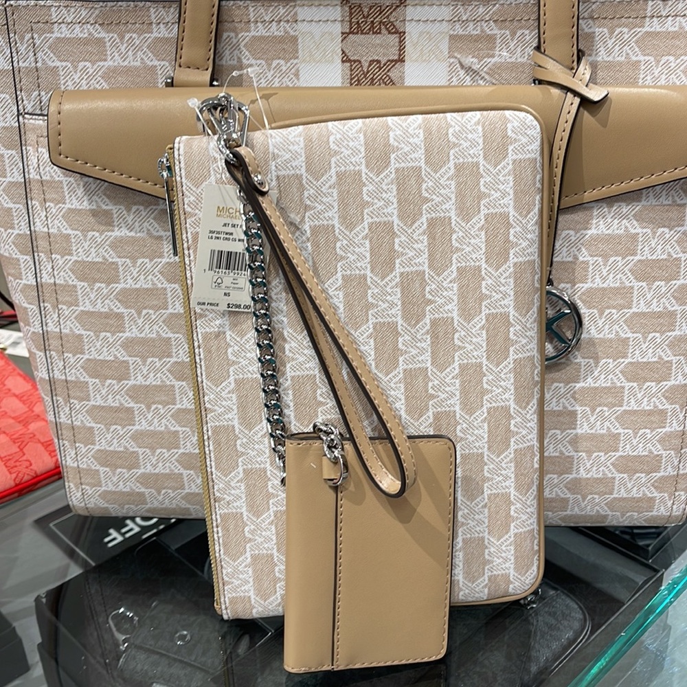 MICHAEL KORS JET SET ITEM LG 2 in 1 CARD CASE & WRISTLET
Camel 

NWT - Picture 8 of 16